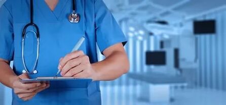 Doctor care tratează vene varicoase pe picioare